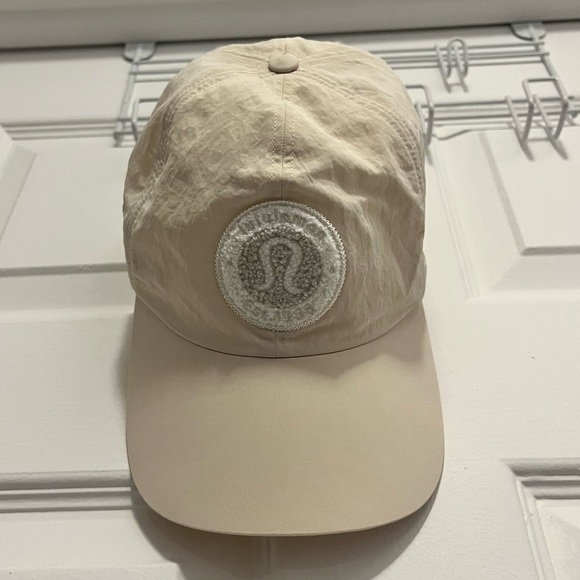 NWOT Lululemon Women's Baller Hat with Patch - Picture 2 of 6
